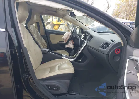 2012 Volvo S60 T5 z USA, uszkodzony, nr VIN YV1622FS0C2043068